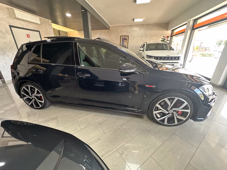 VW Golf - 8