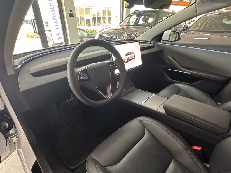 Tesla Model 3 - 10