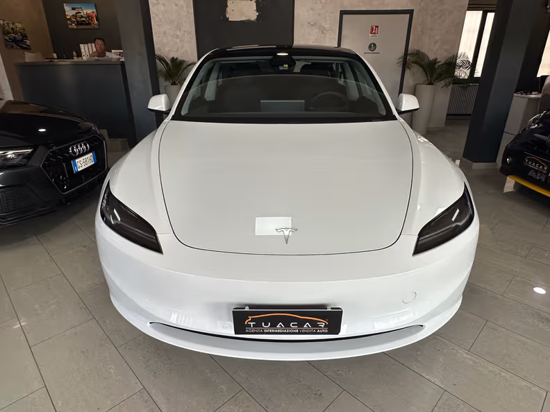 Tesla Model 3 - 7