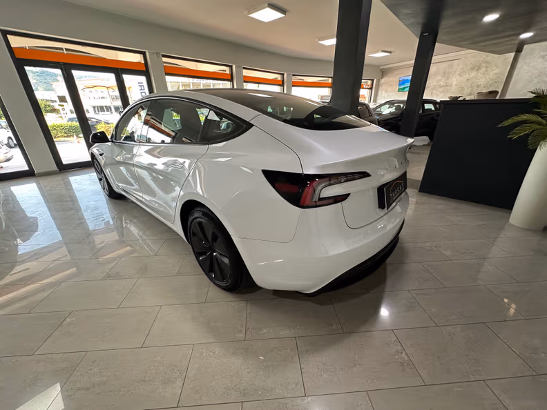 Tesla Model 3 - 3