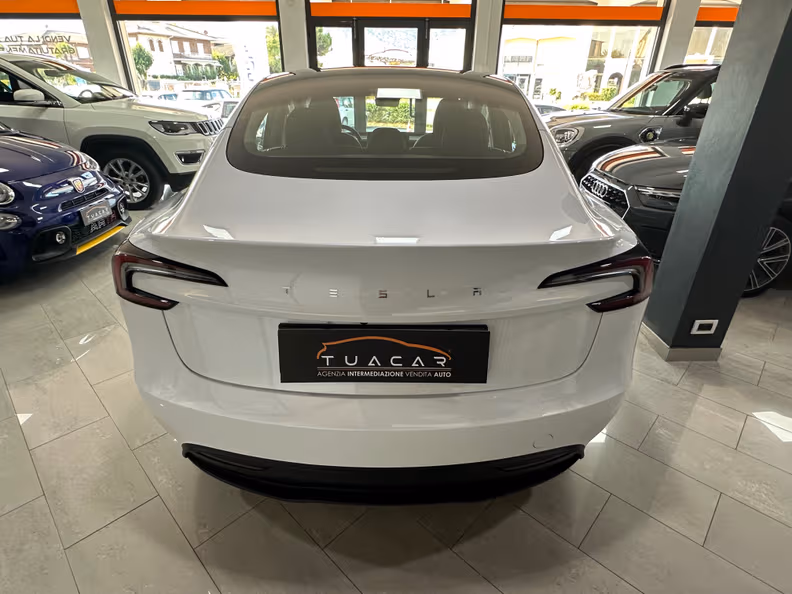 Tesla Model 3 - 4