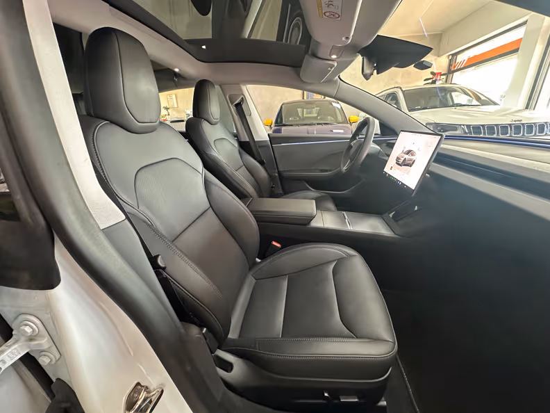 Tesla Model 3 - 14