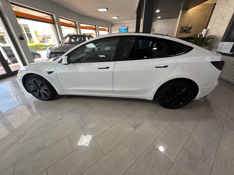Tesla Model 3 - 2