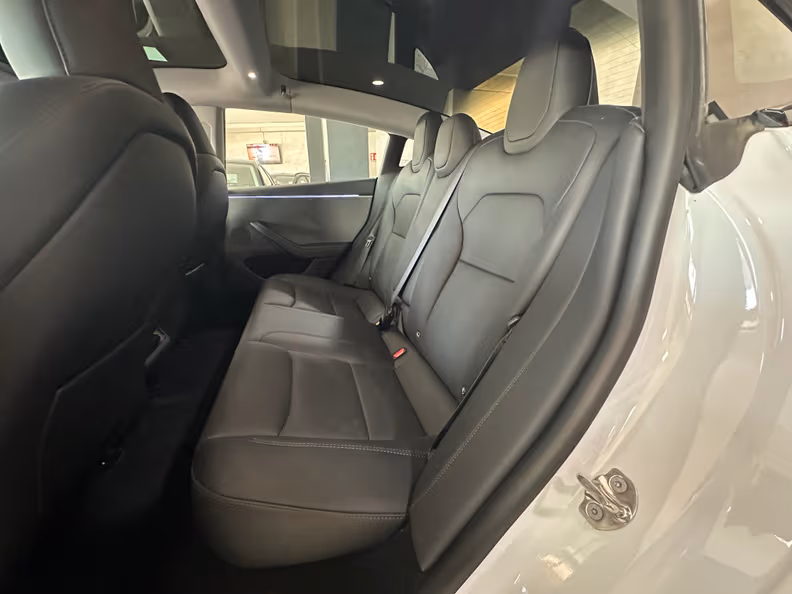 Tesla Model 3 - 12