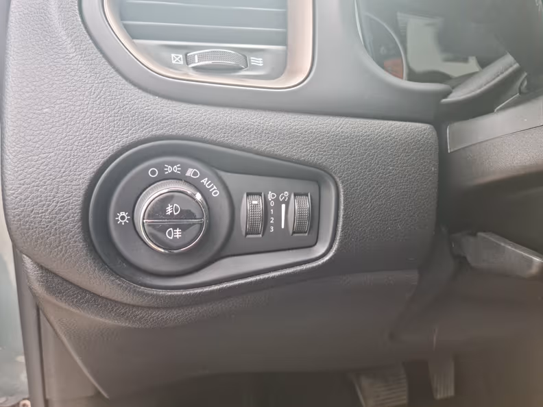 Jeep Renegade - 24