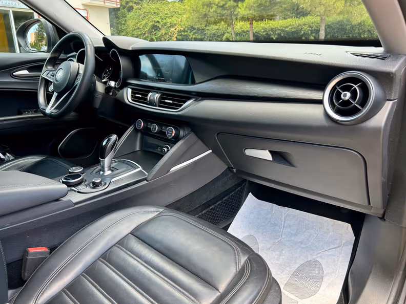 Alfa Romeo Stelvio - 17
