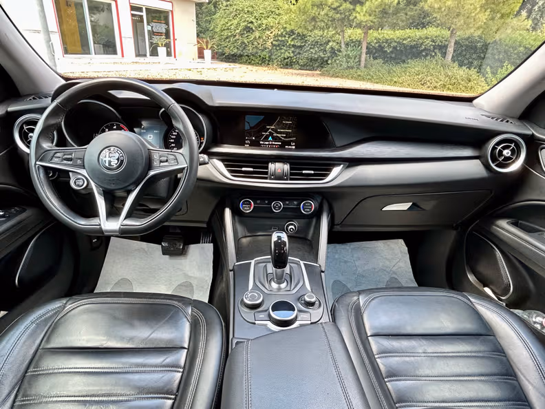 Alfa Romeo Stelvio - 13