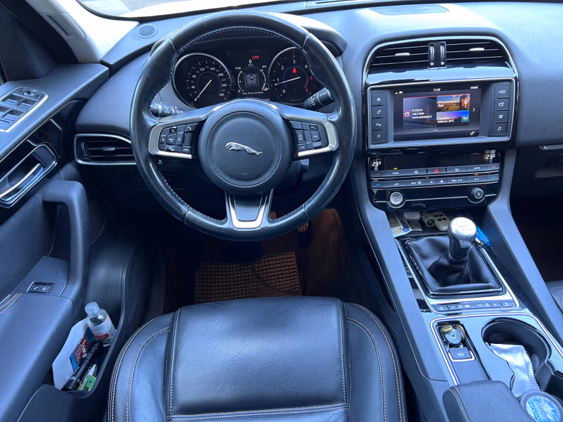 Jaguar F-Pace - 8