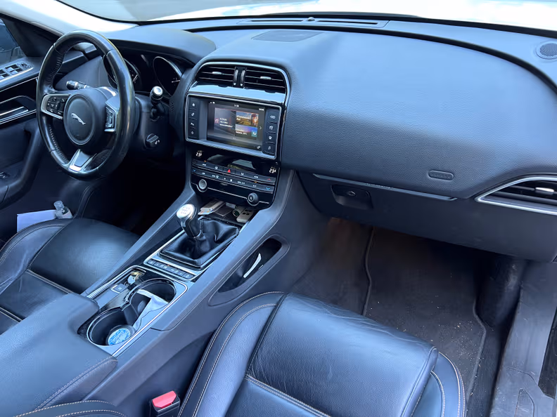 Jaguar F-Pace - 9
