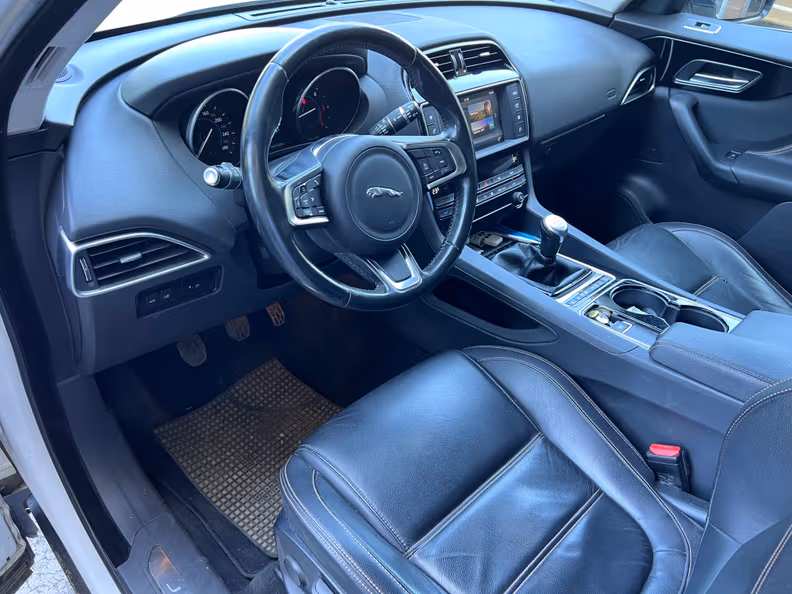 Jaguar F-Pace - 7