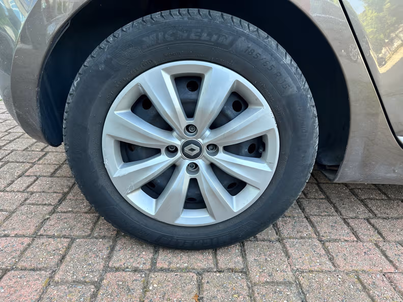 Renault Clio - 8