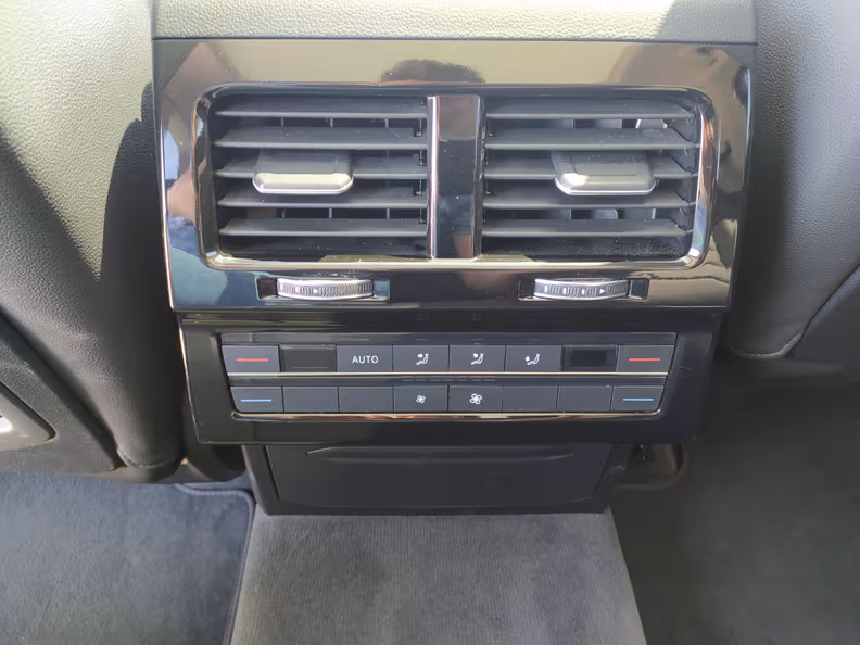 Volkswagen Touareg - 43