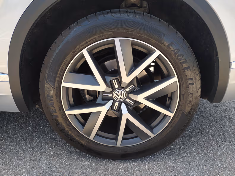 Volkswagen Touareg - 26