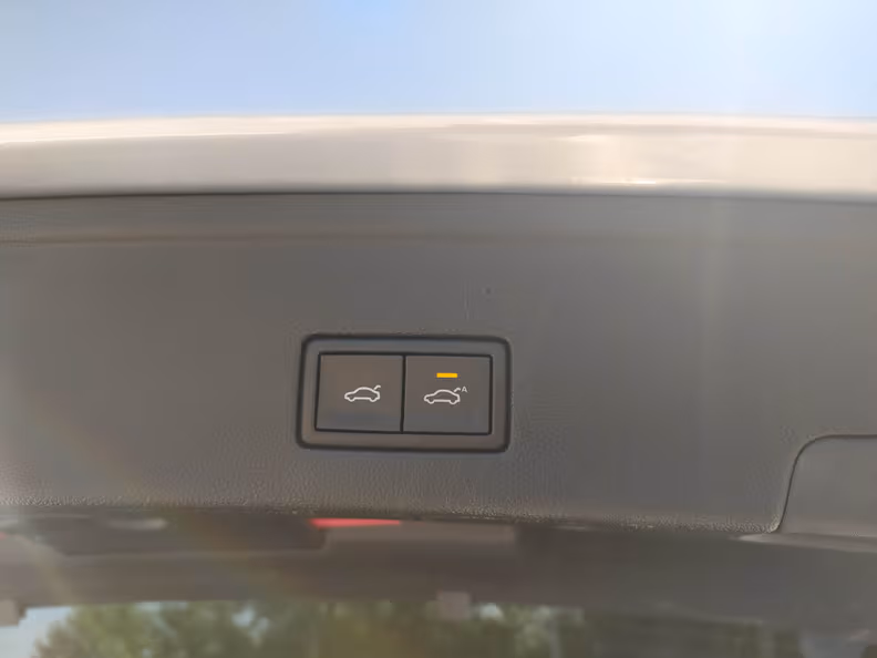 Volkswagen Touareg - 48