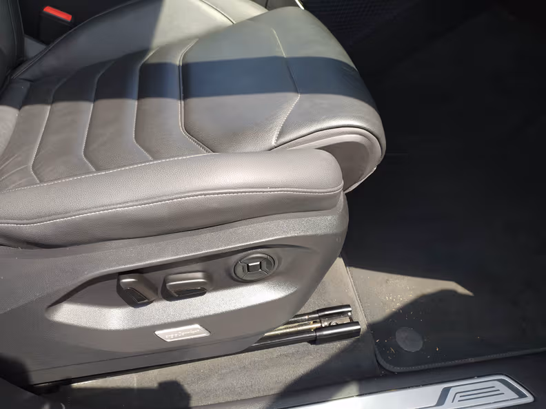 Volkswagen Touareg - 36