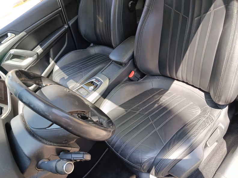 Peugeot 308 - 8