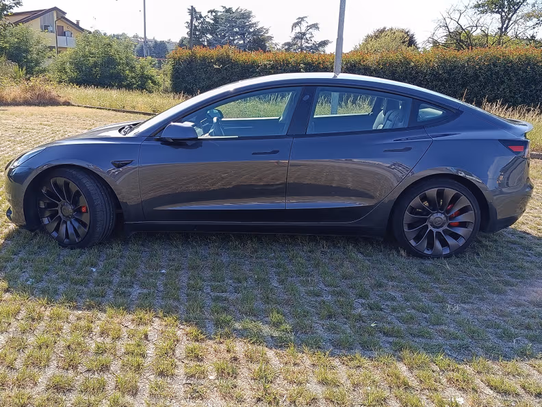 Tesla Model 3 - 4