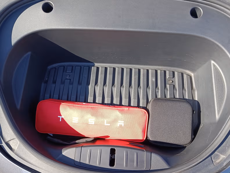 Tesla Model 3 - 35