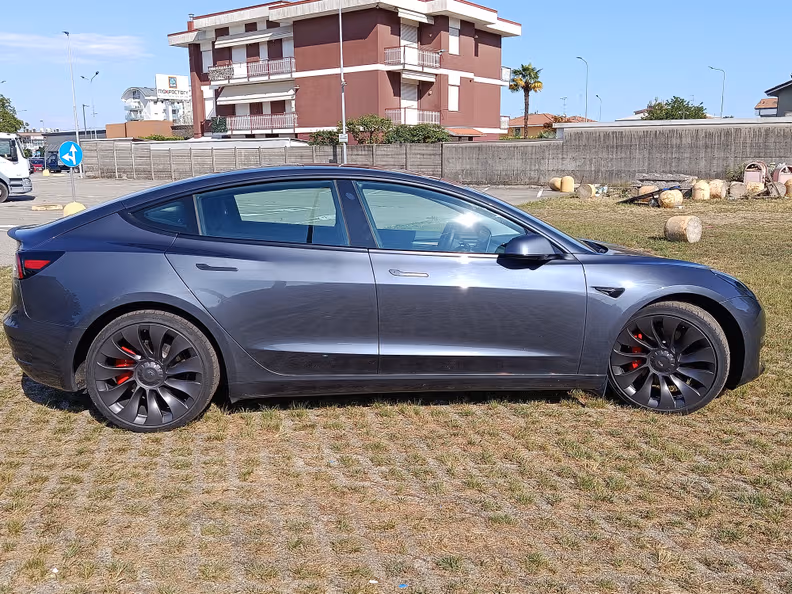 Tesla Model 3 - 8