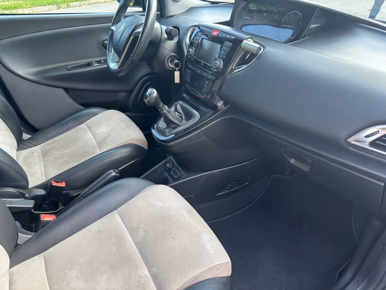 Lancia Ypsilon - 15