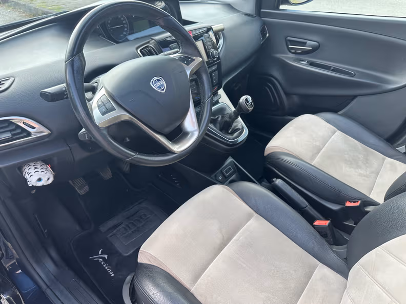 Lancia Ypsilon - 10