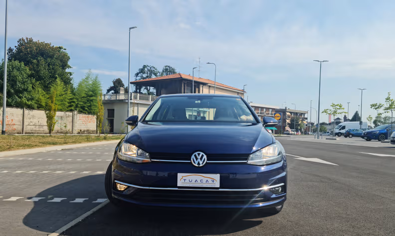 Volkswagen Golf - 2