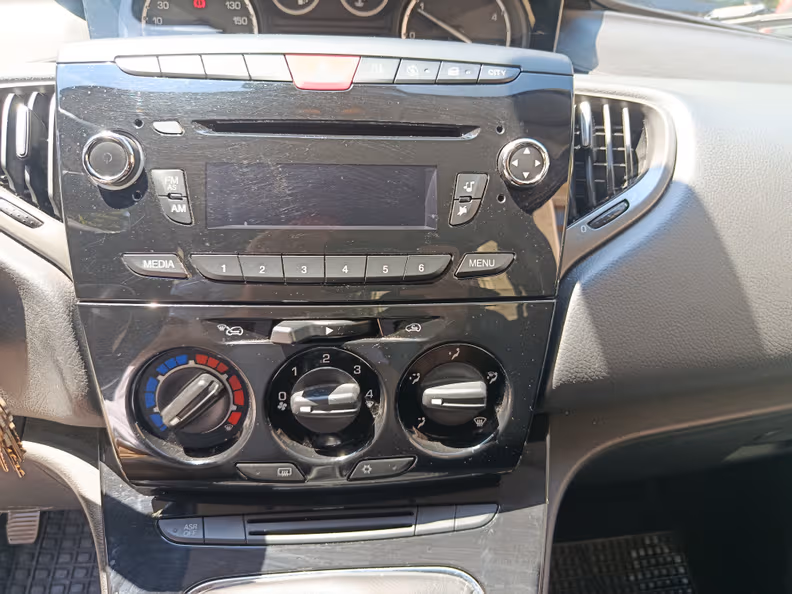 Lancia Ypsilon - 16