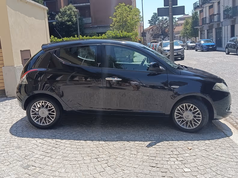 Lancia Ypsilon - 4