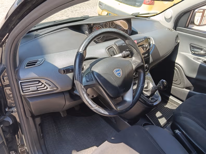Lancia Ypsilon - 11