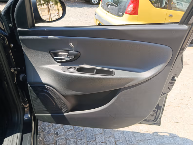 Lancia Ypsilon - 32