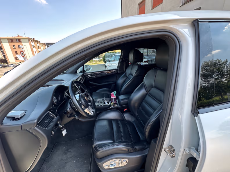Porsche Macan - 24