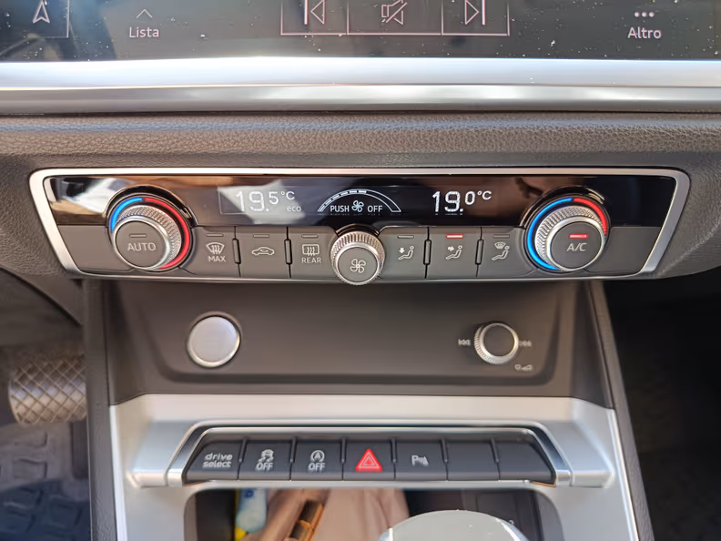 Audi Q3 - 18