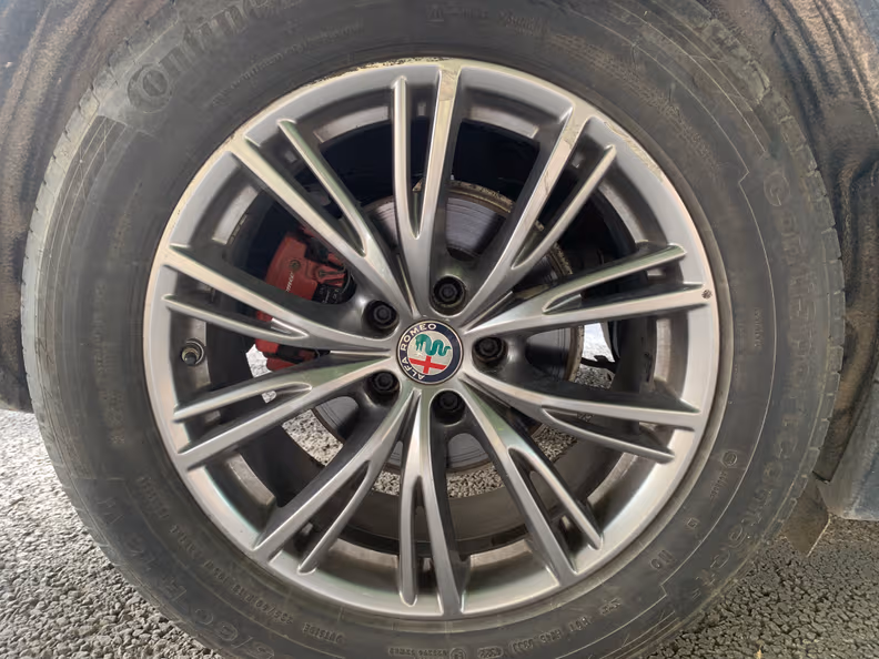 Alfa Romeo Stelvio - 16