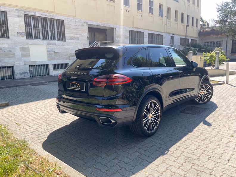 Porsche Cayenne - 5