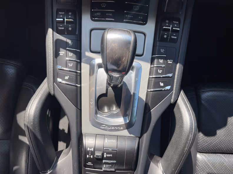 Porsche Cayenne - 16