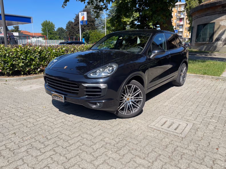 Porsche Cayenne - 1