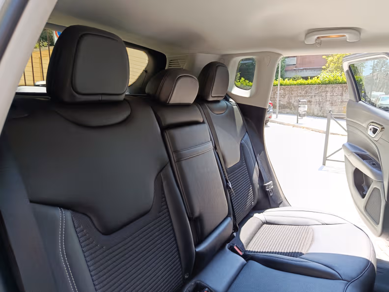 Jeep Compass - 30