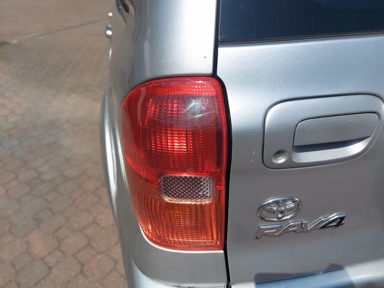 Toyota RAV 4 - 10