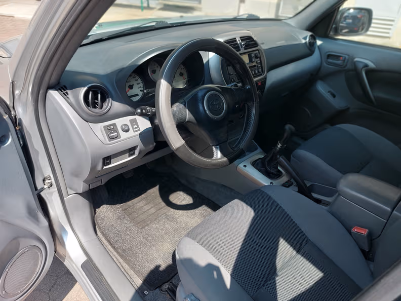 Toyota RAV 4 - 13