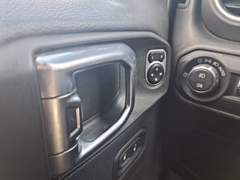 Jeep Wrangler - 36