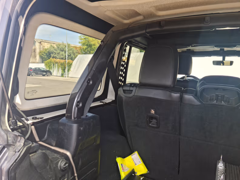 Jeep Wrangler - 28
