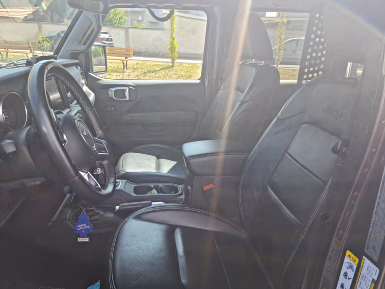 Jeep Wrangler - 32