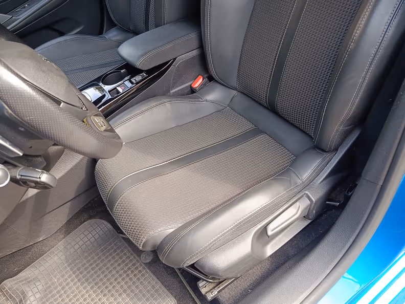 Peugeot 208 - 13