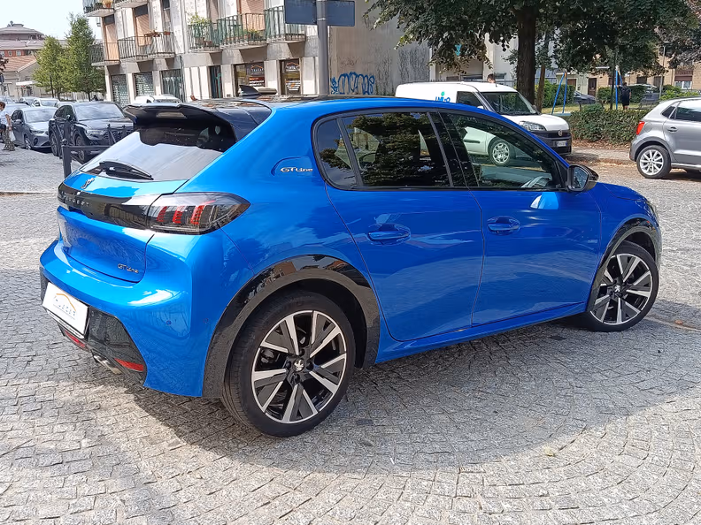 Peugeot 208 - 5