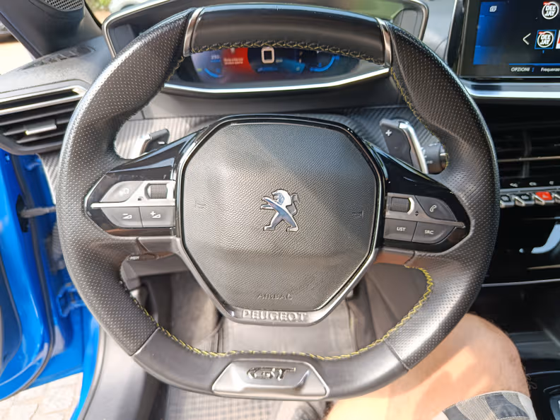 Peugeot 208 - 15