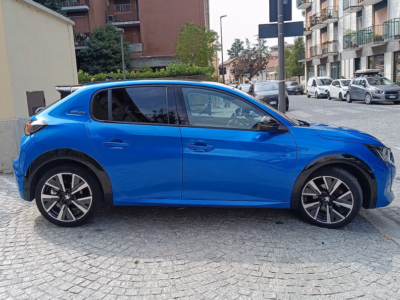 Peugeot 208 - 4