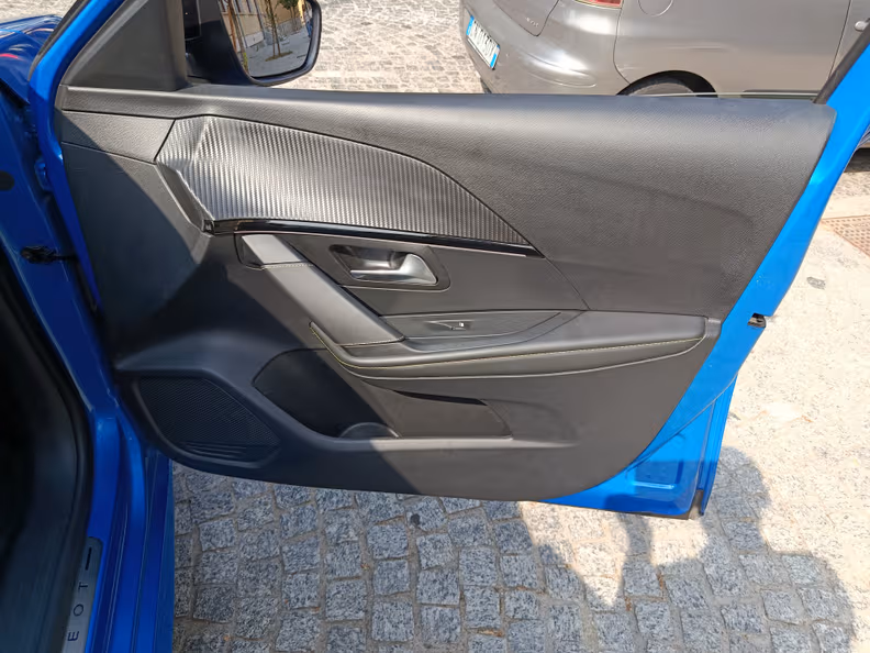 Peugeot 208 - 41