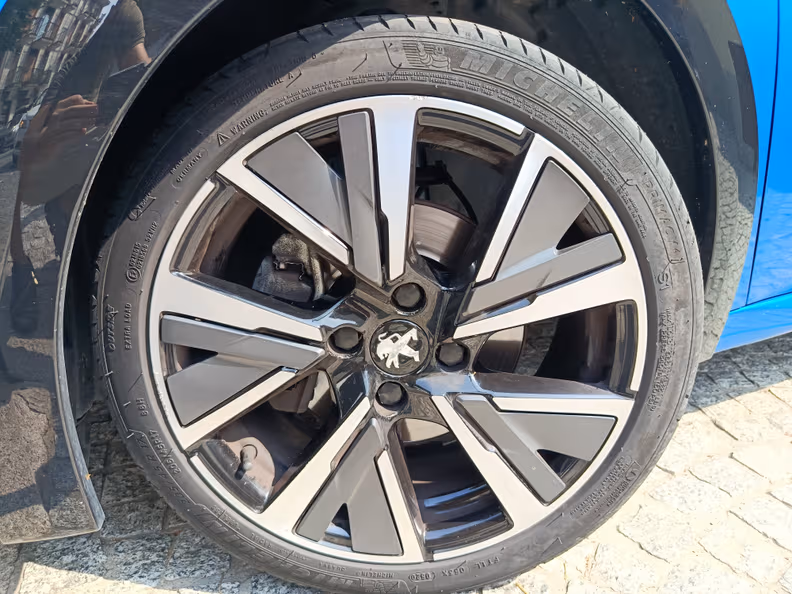 Peugeot 208 - 46