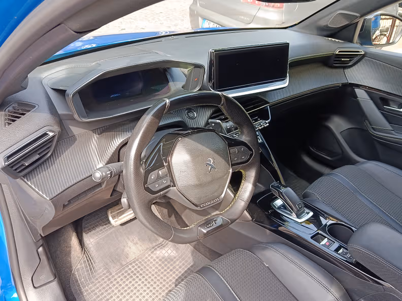 Peugeot 208 - 12