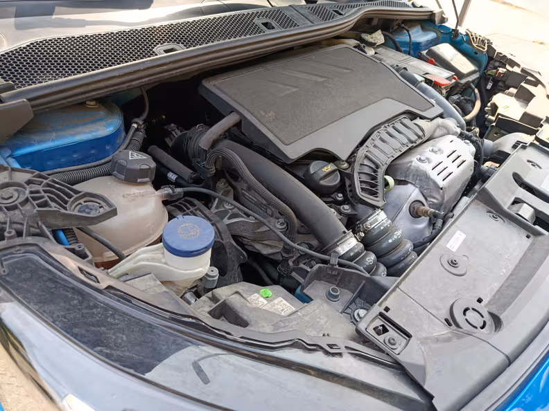 Peugeot 208 - 44
